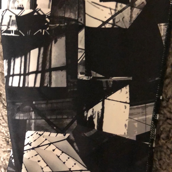 Size XL capris by Julian Micheal’s - Picture 2 of 3